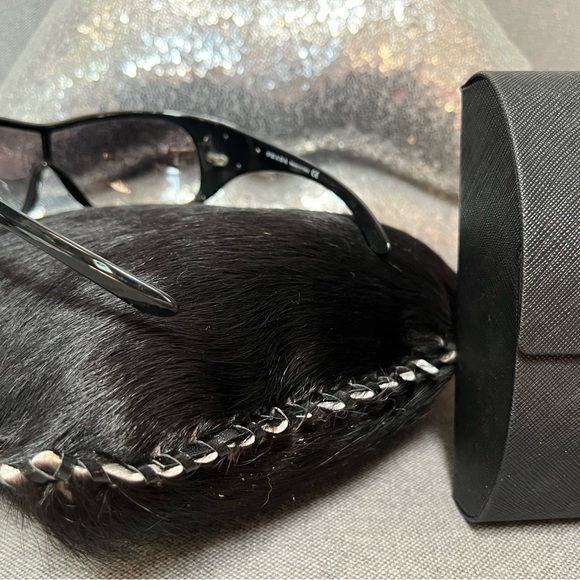 😎 VINTAGE BLACK PRADA SUNGLASSES😎 - Picture 8 of 9